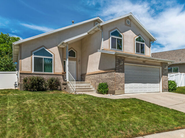 689 N Riverwalk Dr