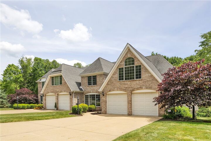 Property Photo:  152 Saint Ives Way  PA 16063 