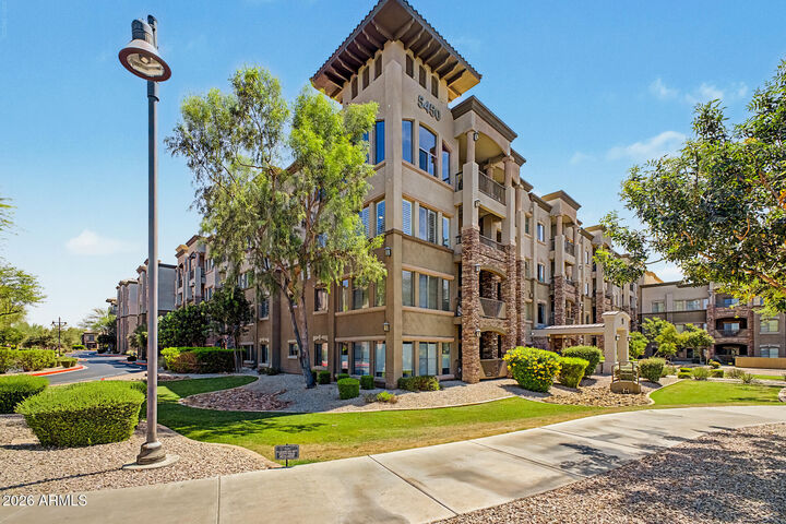 Property Photo:  5450 E Deer Valley Drive 1006  AZ 85054 