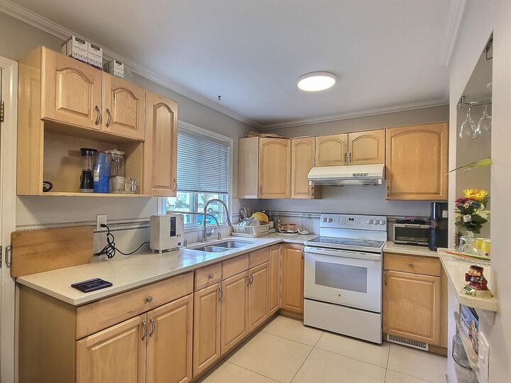 Property Photo: 6878 Arlington Street BC V5S 3N9