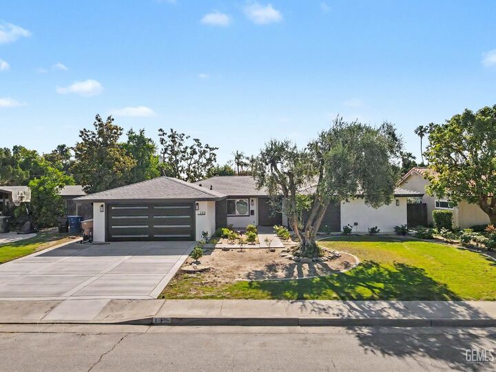 Property Photo:  112 Angell Street  CA 93309 