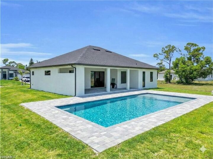 Property Photo:  3916 NE 17th Ave  FL 33909 