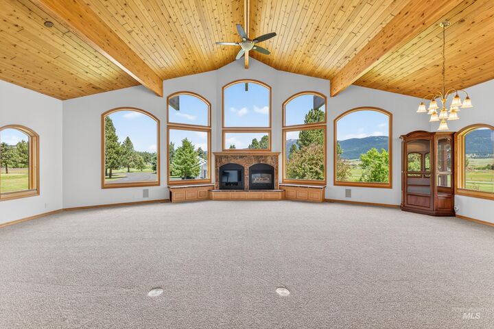 Property Photo: 1999 Vardon Road ID 83654