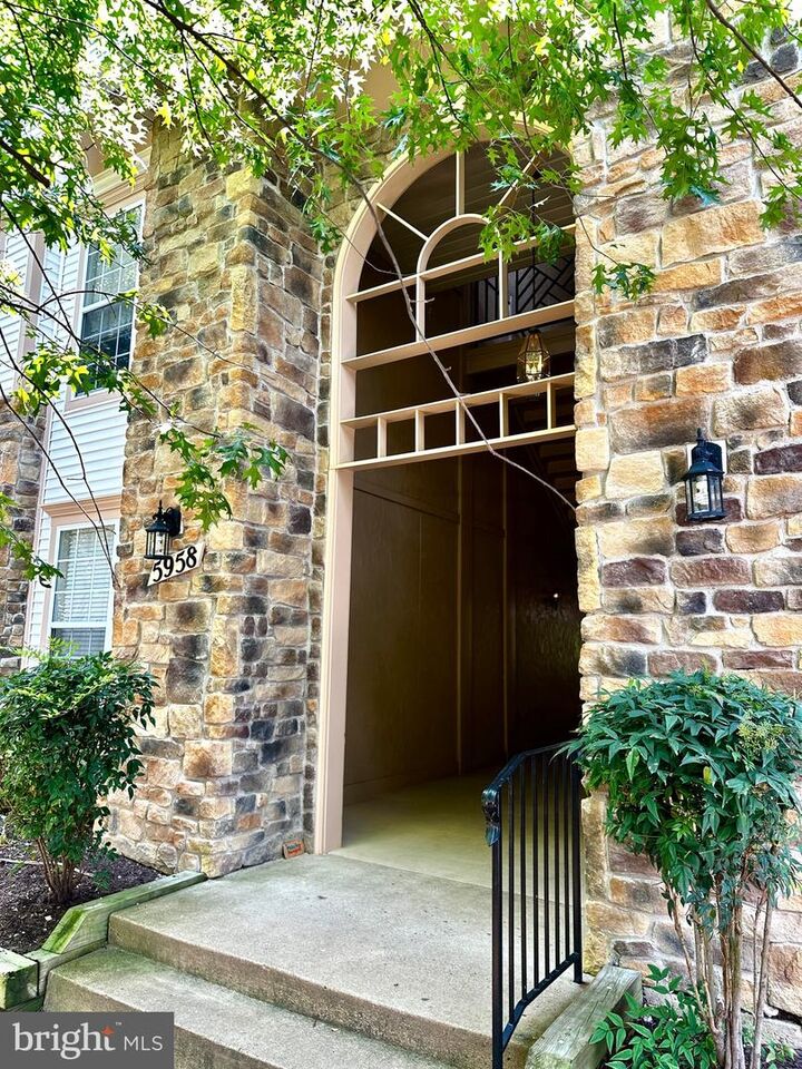 Property Photo: 5958 Founders Hill Drive 301 VA 22310