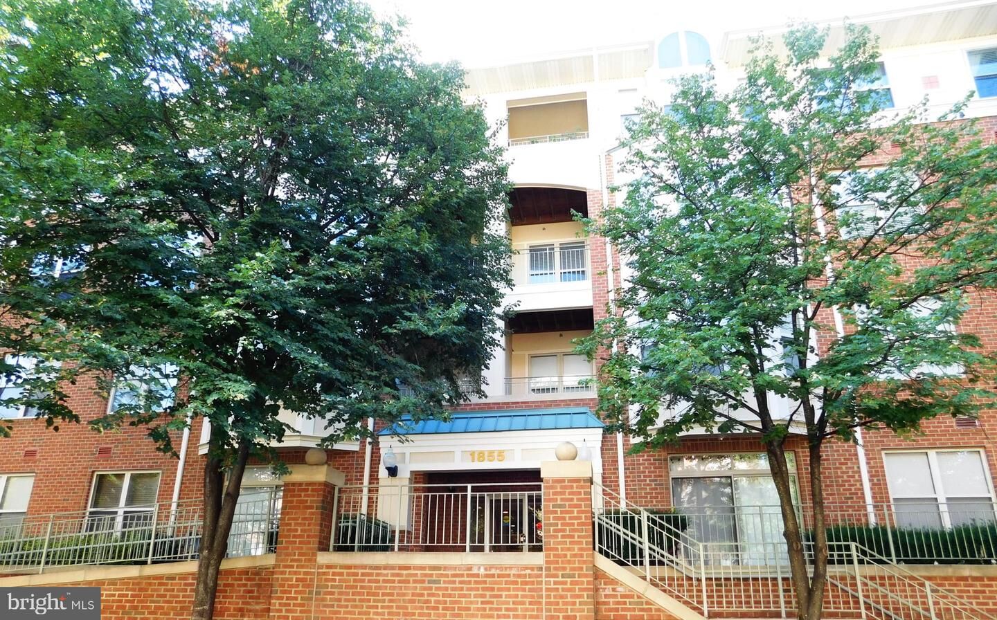 Property Photo:  1855 Stratford Park Place 103  VA 20190 