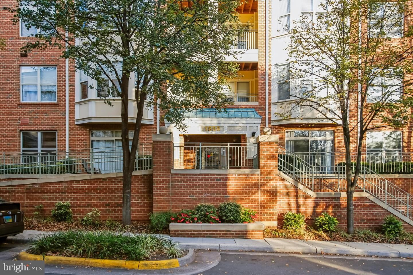 Property Photo:  1855 Stratford Park Place 103  VA 20190 