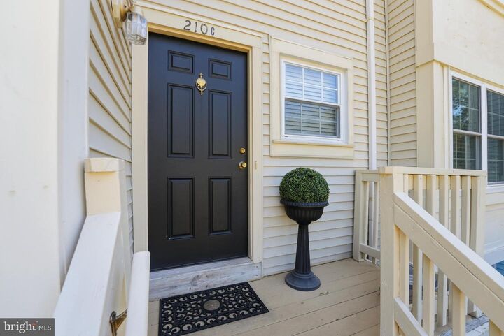 Property Photo: 210 Fernwood Place C VA 20186