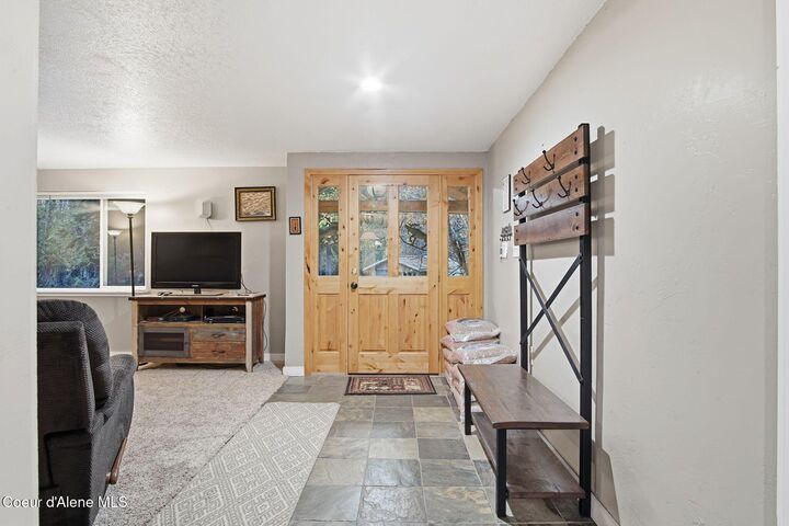 Property Photo: 527 Creekside Dr ID 83856