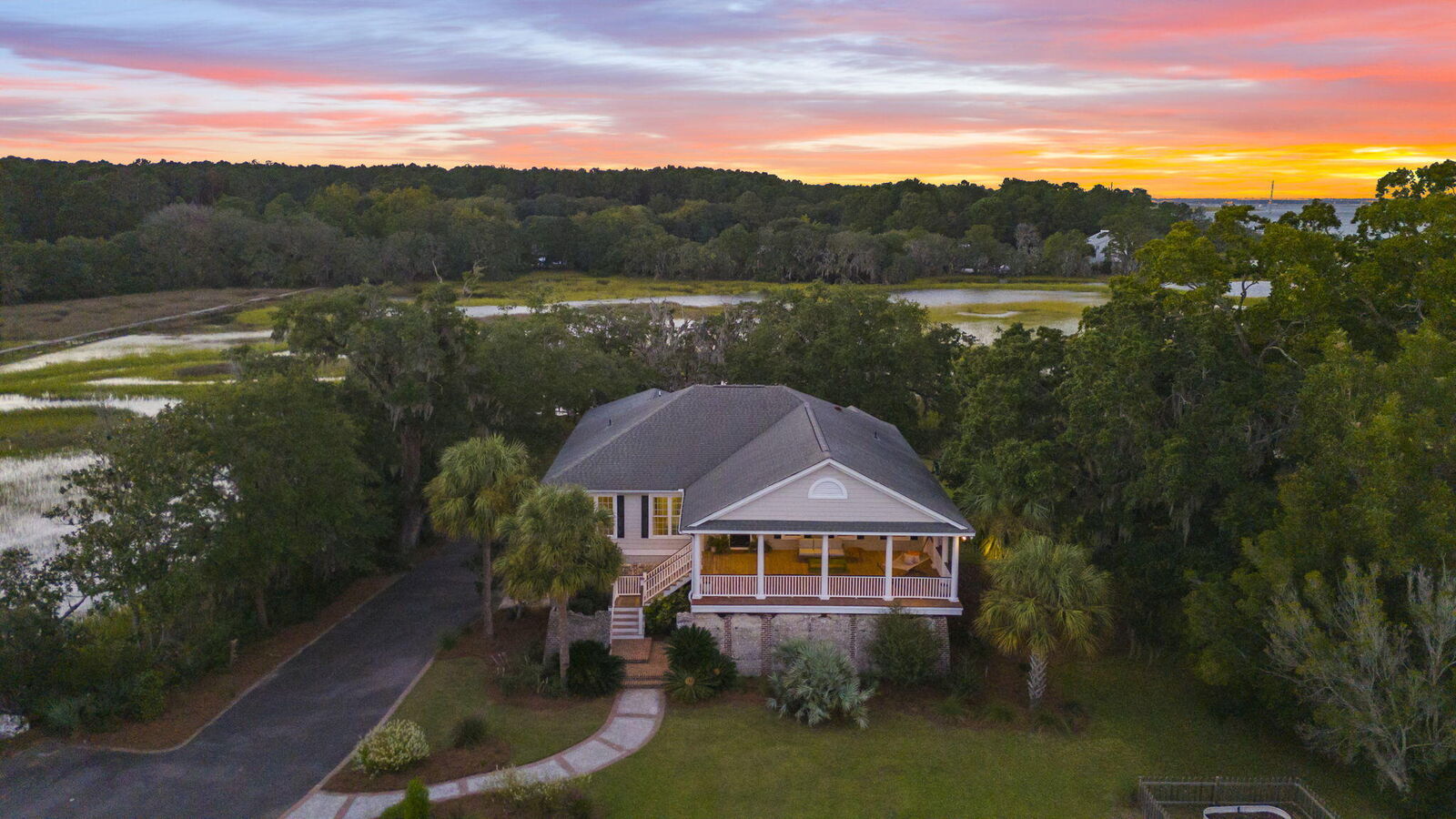 Property Photo: 2411 Kemway Road SC 29455