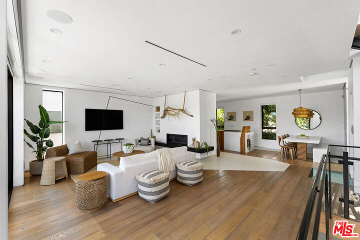 Property Photo:  647 Mildred Ave  CA 90291 