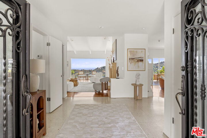 Property Photo: 7132 Macapa Dr CA 90068