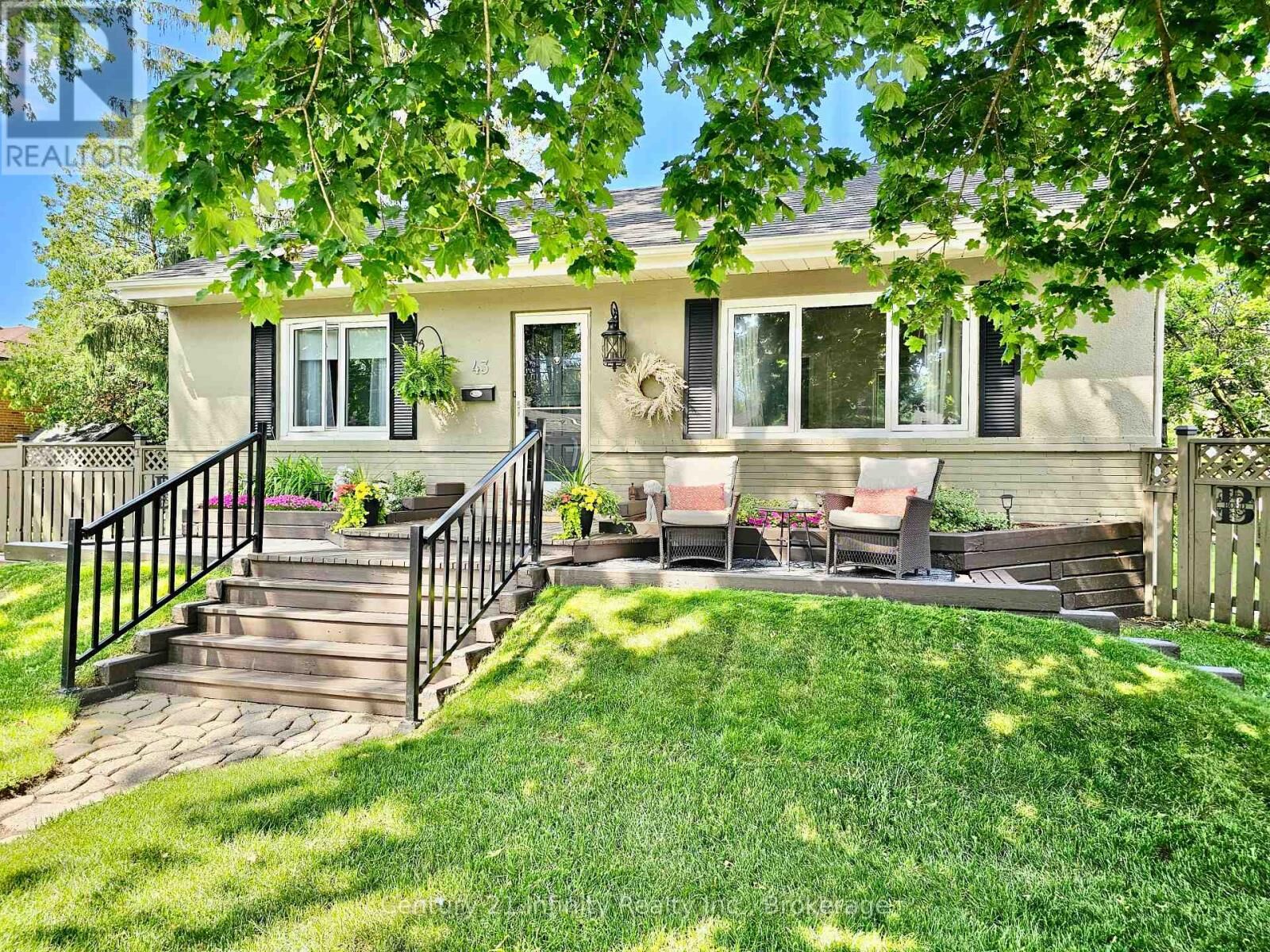 Property Photo:  43 Colonial Avenue  ON M1M 2C3 
