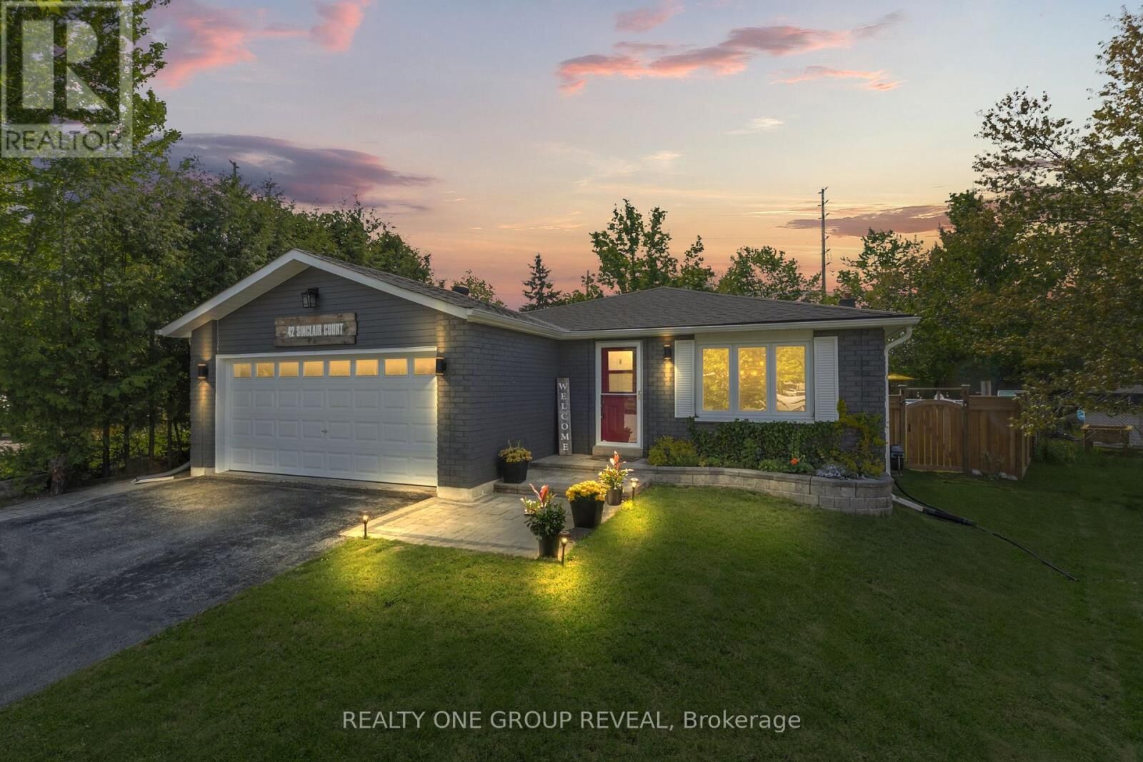 Property Photo: 42 Sinclair Court ON L4N 5X8