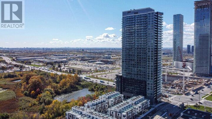 Property Photo:  7895 Jane Street East 2118  ON L4K 2M7 