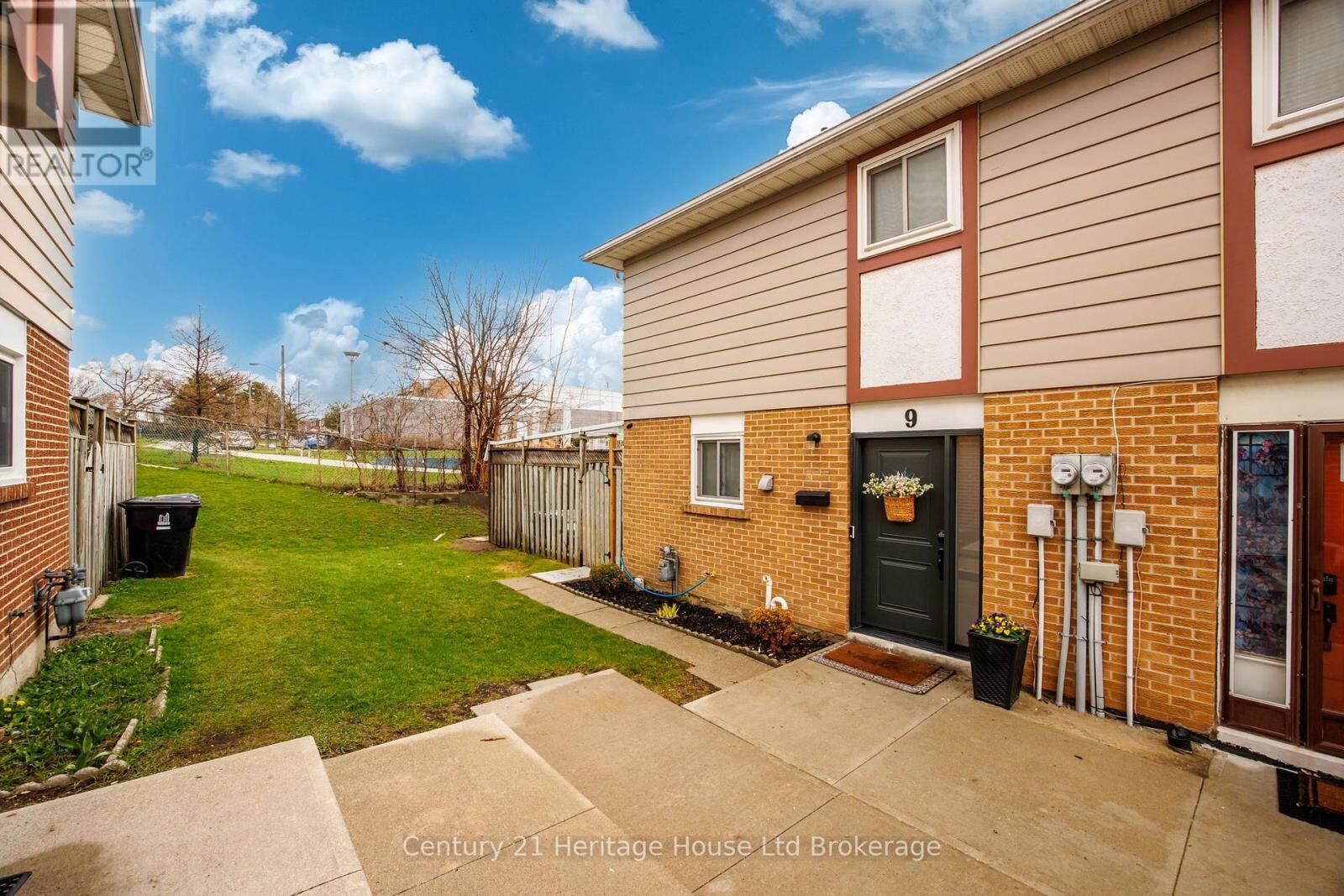 Property Photo:  9 San Vito Way  ON M3L 2G7 