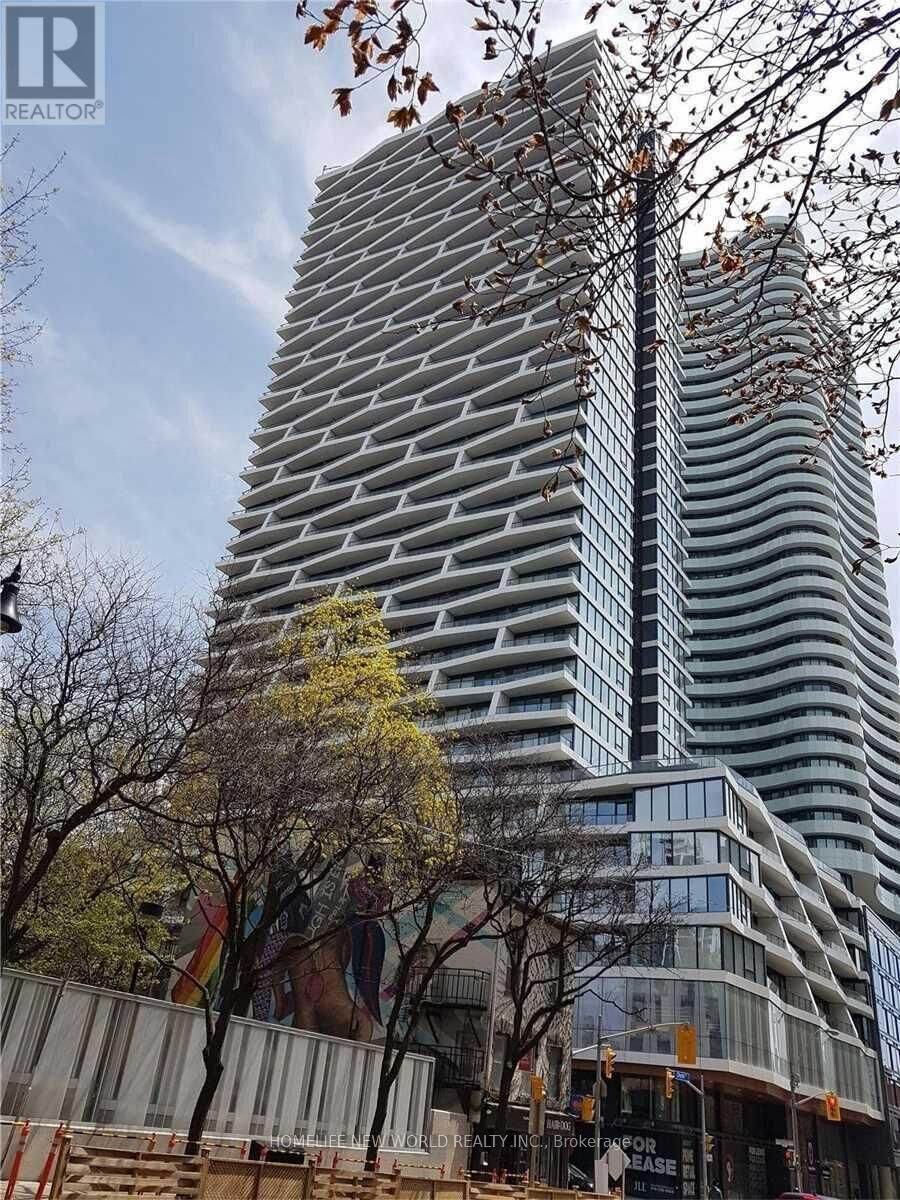 Property Photo:  85 Wood Street 4217  ON M4Y 0E8 