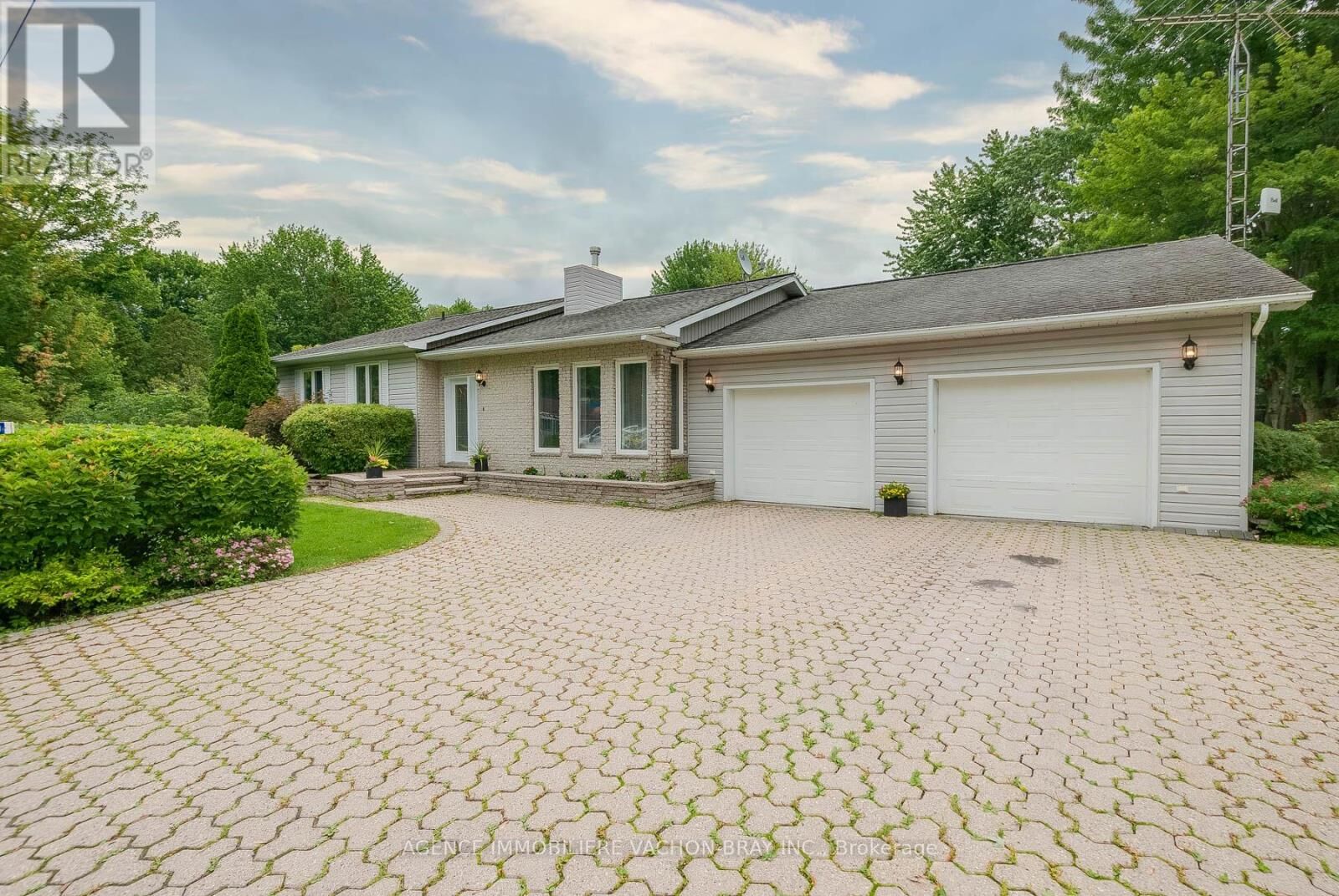 Property Photo: 21050 Juniper Avenue ON K0C 1E0