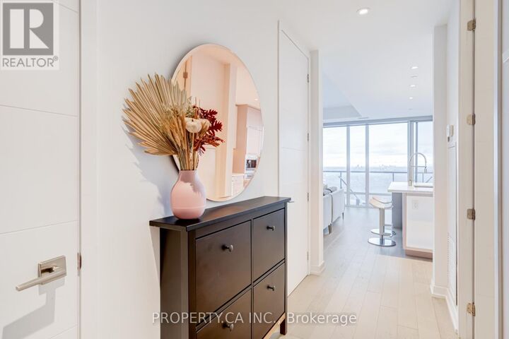 Property Photo: 488 University Avenue 5308 ON M5G 0C1
