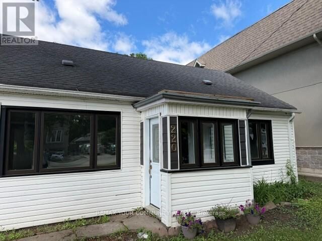Property Photo:  220 Ruggles Avenue  ON L4C 1Y5 