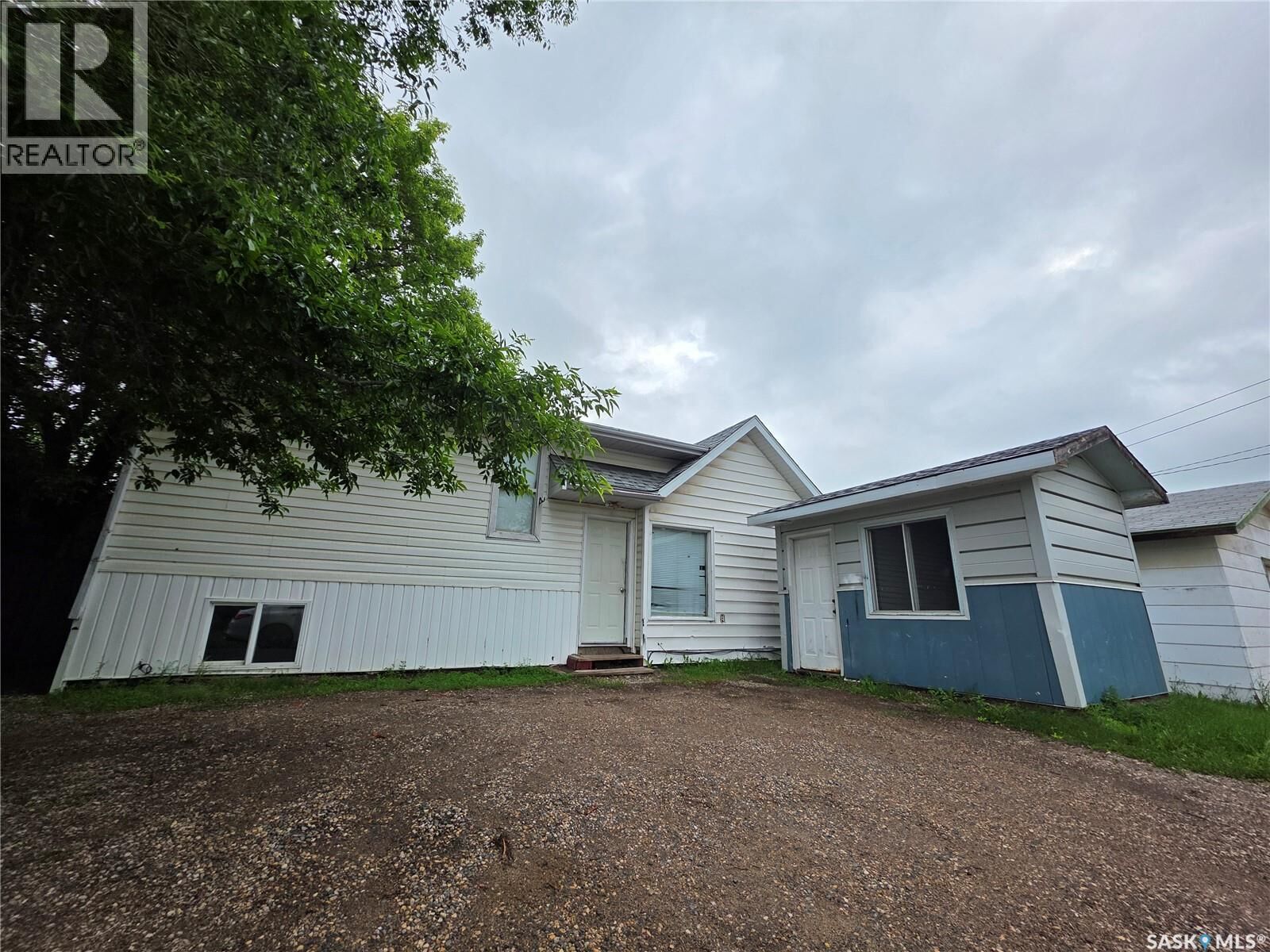 Property Photo:  838 1st Street  SK S4A 0G3 