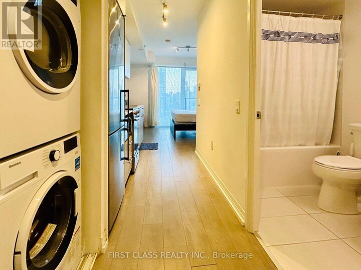 Property Photo:  251 Jarvis Street 1801  ON M5B 0C3 
