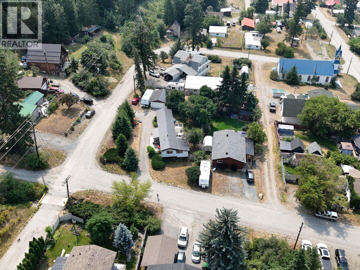 Property Photo: 3284 Queens Avenue 1 BC V0B 2A0