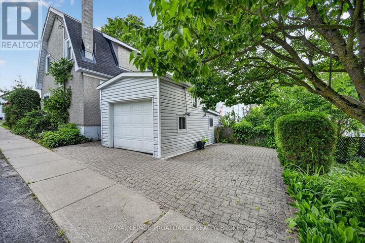 Property Photo:  164 Pearl Street West  ON K6V 4C8 