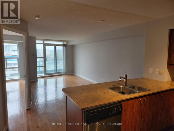 Property Photo:  736 Spadina Avenue 906  ON M5S 2J6 