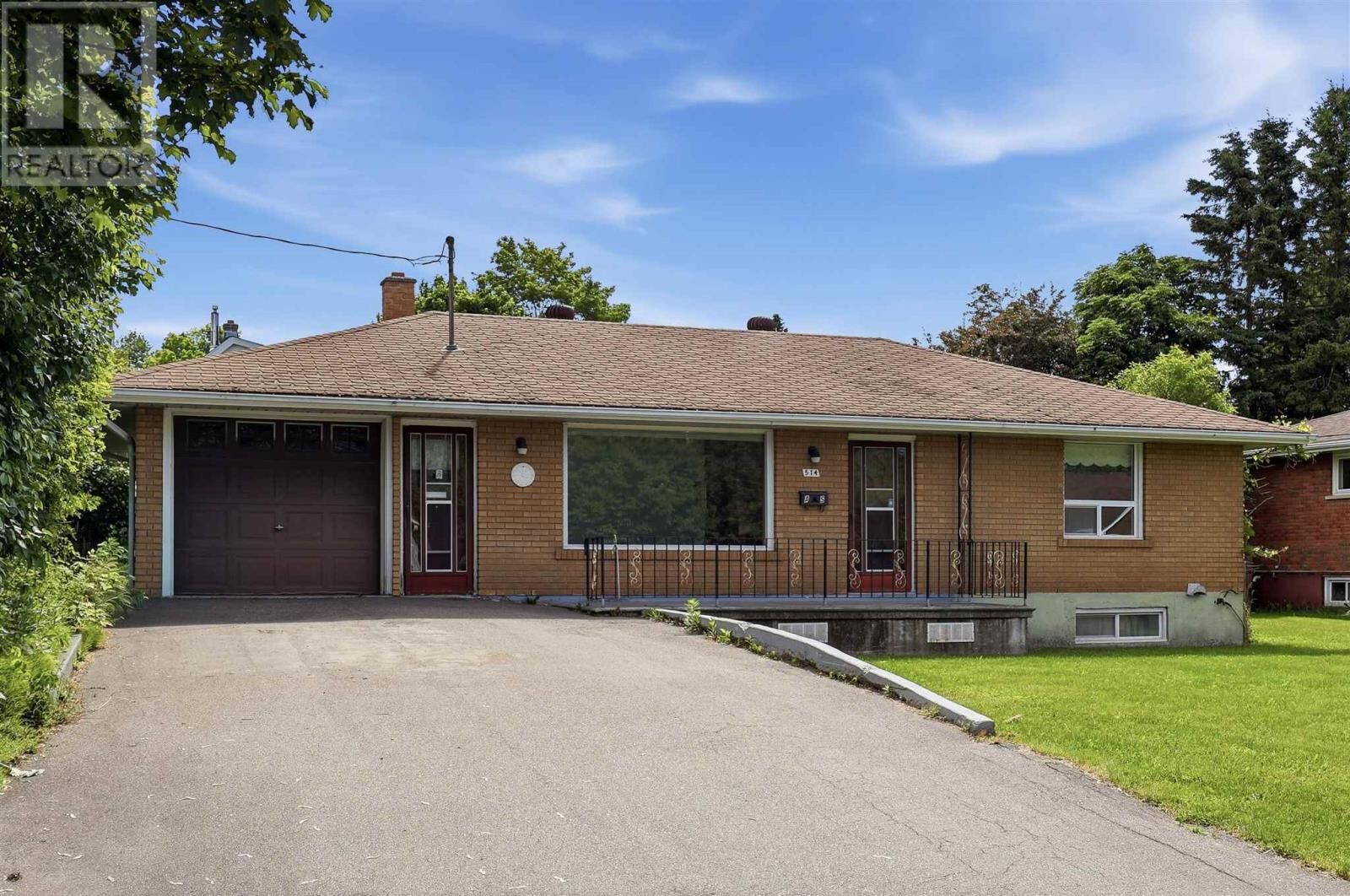 Property Photo:  514 Nelson St  ON P6C 3C7 