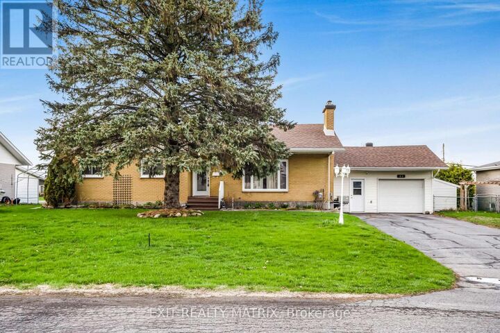 Property Photo: 21 Frost Avenue ON K6A 2T7