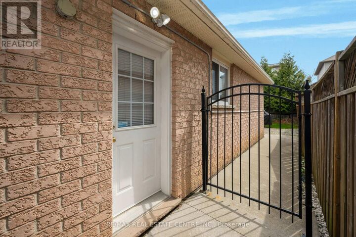 Property Photo:  26 Phillipo Drive  ON L9B 2P6 