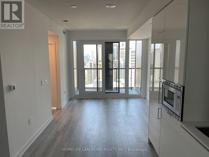 Property Photo:  238 Simcoe Street 1701  ON M5T 0E2 