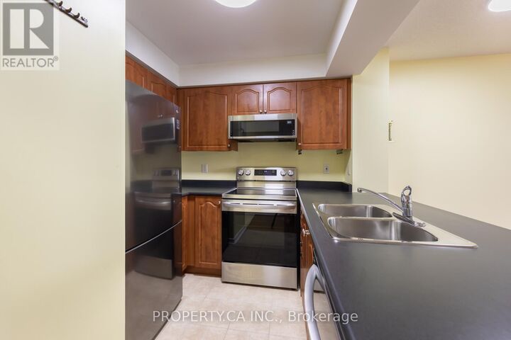 Property Photo: 330 Red Maple Road 214 ON L4C 0T6