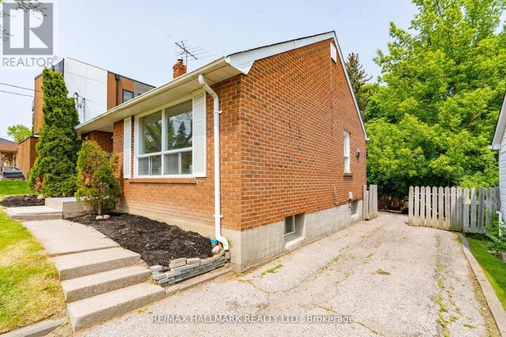 Property Photo:  104 Highland Park (Main) Boulevard  ON L3T 1B7 