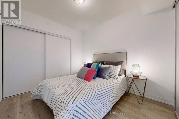 Property Photo: 395 Bloor Street East 3201 ON M4W 1H7