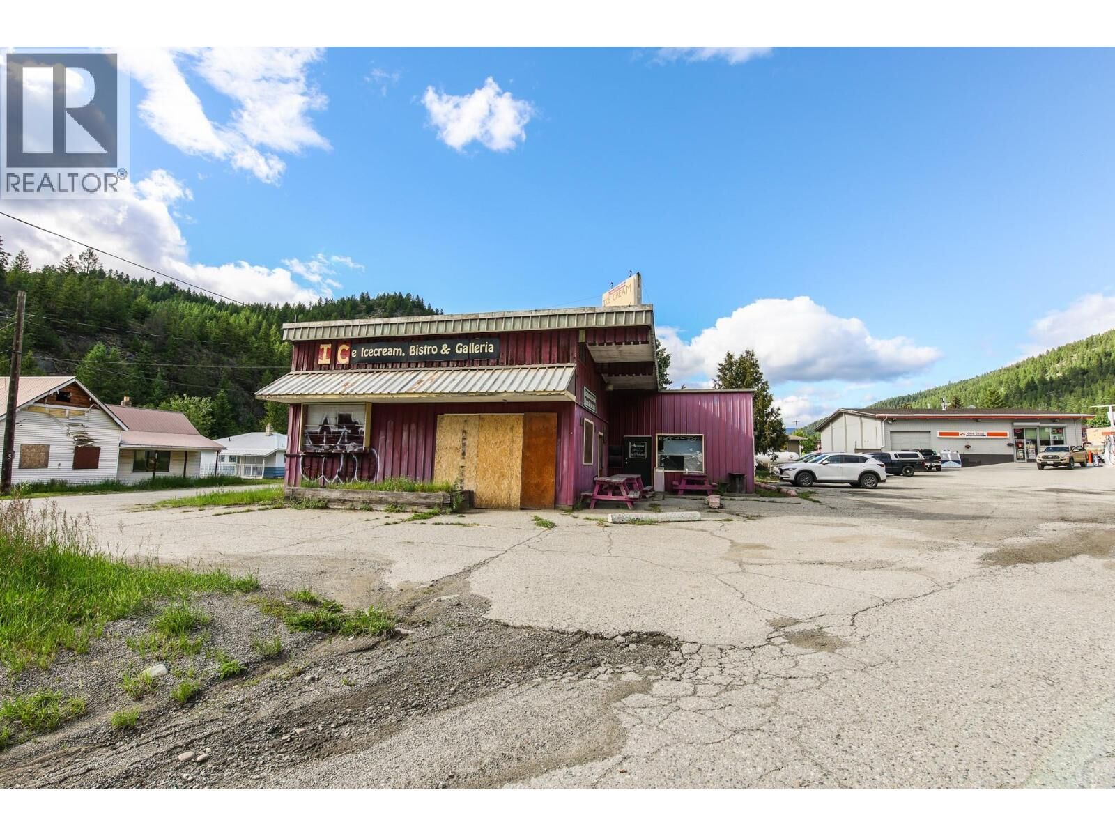 Property Photo: 466 S Gold Avenue BC V0H 1J0