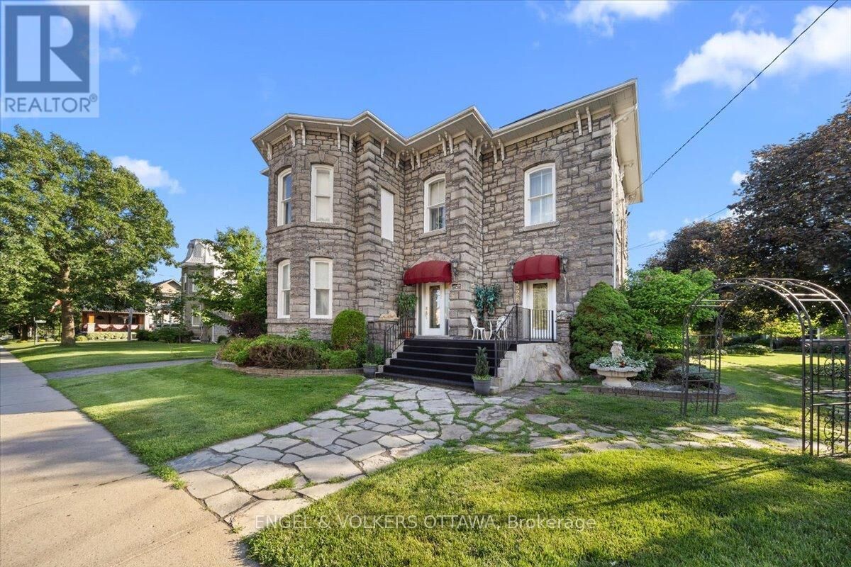 Property Photo:  528 St Lawrence Street  ON K0C 2K0 