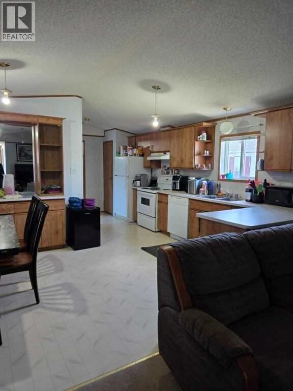 Property Photo:  39 Maple Drive  AB T1R 1J2 