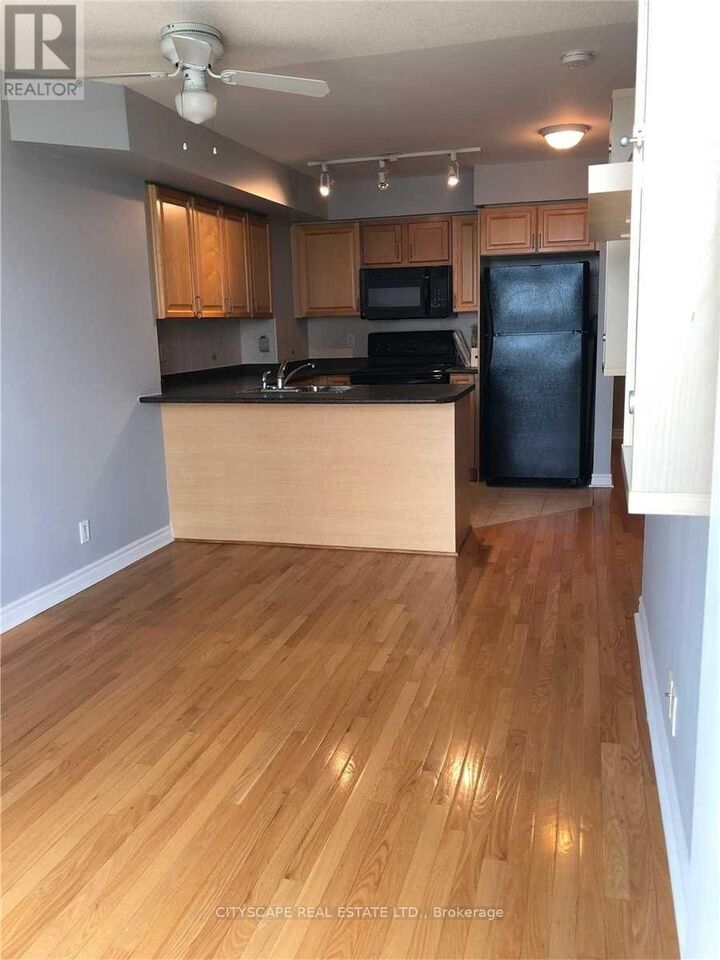 Property Photo:  33 Elm Drive 1502  ON L5B 4L2 