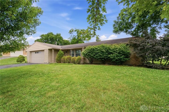 Property Photo: 5912 Lombardy Court OH 45449