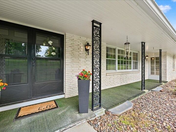 Property Photo: 12275 Kingston Way IA 52001