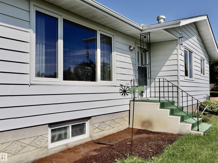 5530 46 Street — photo 1