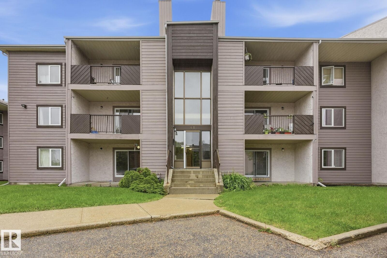 Property Photo:  41 Akins Drive 204  AB T8N 3M6 