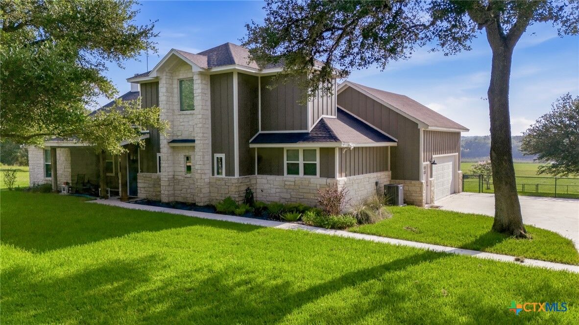 Property Photo:  944 West Lake Trail  TX 77905 