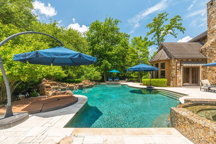 Property Photo: 247 S Fazio Way TX 77389