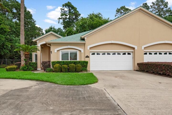 Property Photo: 185 W Palm Boulevard TX 77356