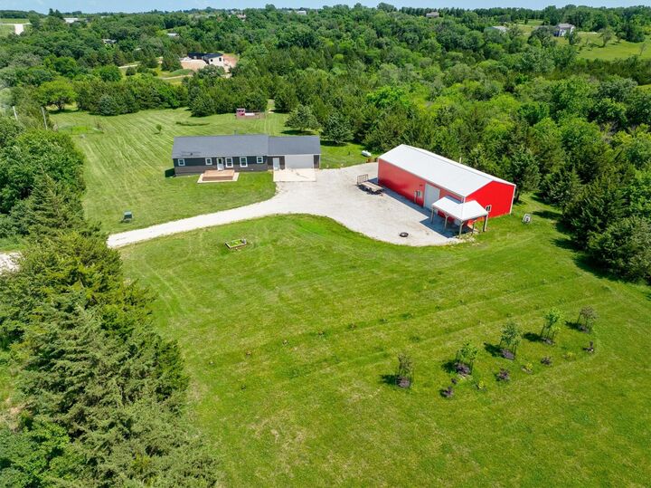 Property Photo: 20014 352nd Place IA 50072