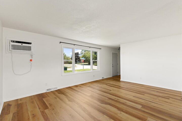 Property Photo:  102 NW Sharmin Drive  IA 50023 