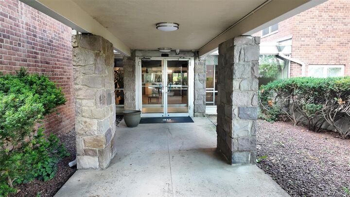 Property Photo:  30 South Cole Avenue 5E  NY 10977 