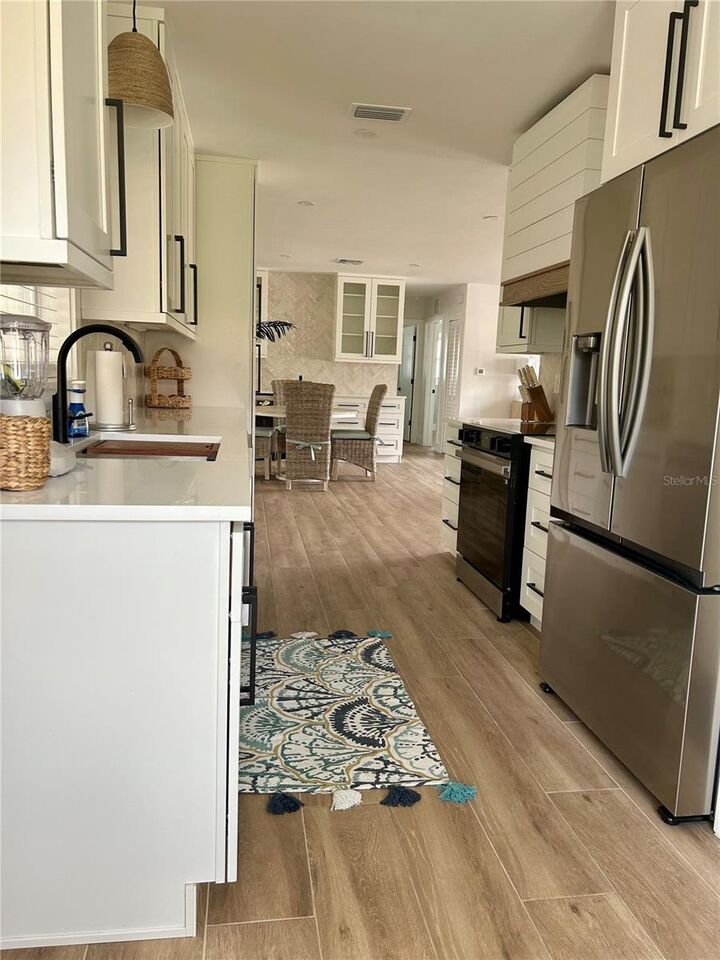 Property Photo:  1625 Idle Lane  FL 34231 